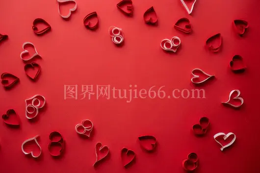 红白纸张心形图案情人节设计