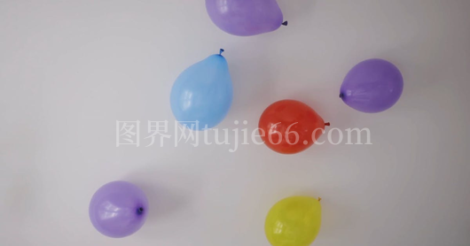 多彩气球绽放瞬间