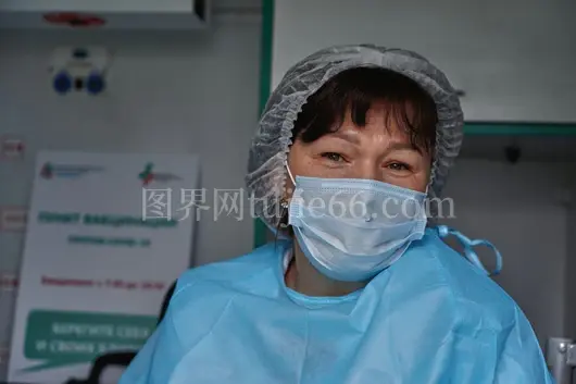 蓝衣护士女性形象
