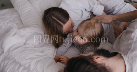 亲情凝聚家庭暖