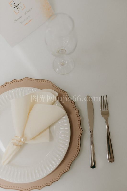 优雅餐桌布置婚礼佳选