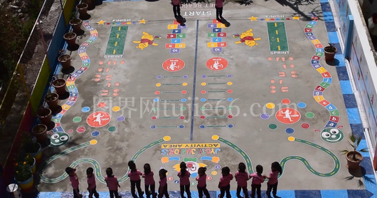 孩童户外欢乐时光
