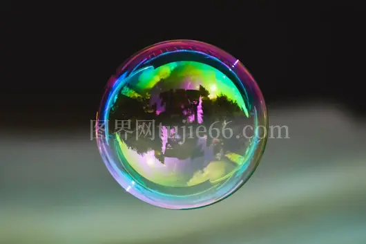 多彩球体呈现视觉盛宴