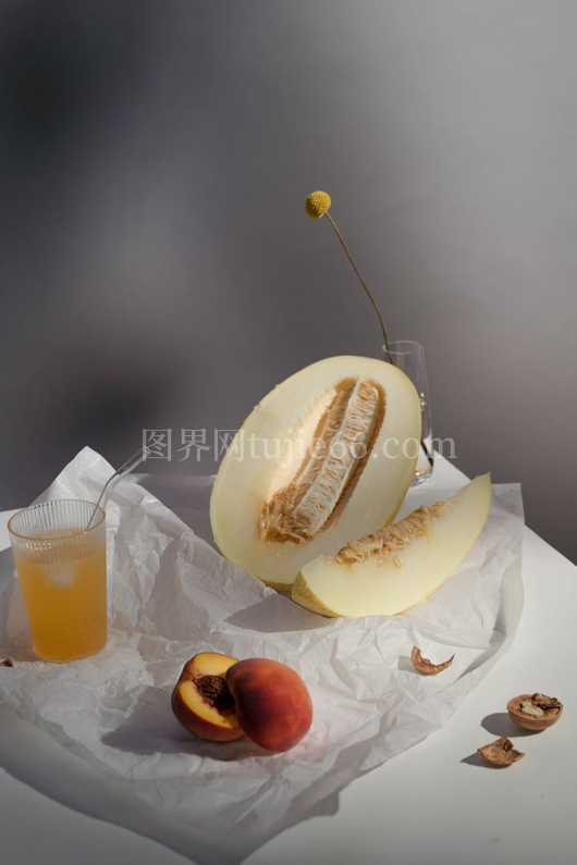纸桌静物西瓜桃果汁艺术画