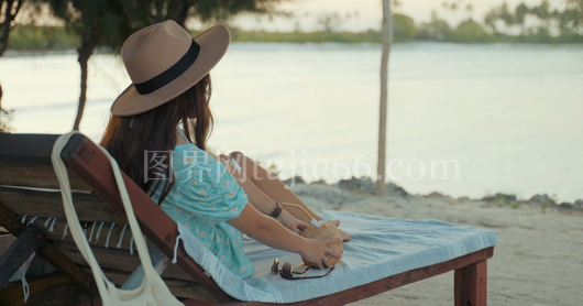 海滩椰汁阅读时光