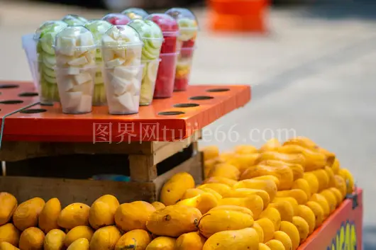 墨西哥街头鲜芒果果盘盛景