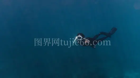 潜水员探深海探险精髓