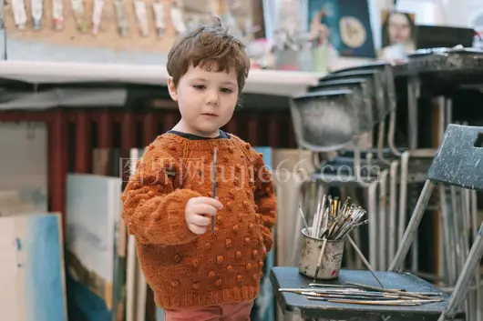 孩子艺术工作室毛衣画笔