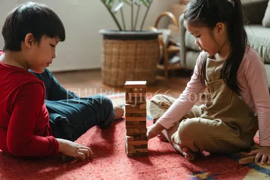 孩子绒毯客厅Jenga欢乐时刻