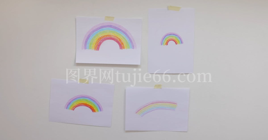 墙上多彩彩虹绘制多幅