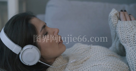 女士哭泣主题画面