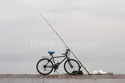 希腊复古自行车钓鱼码头