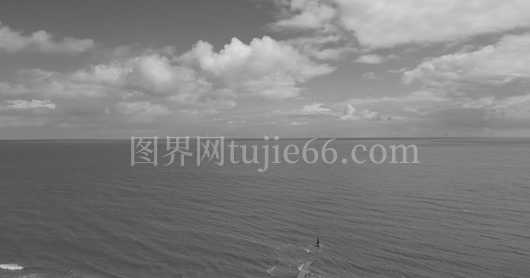 宁静海洋多云景致