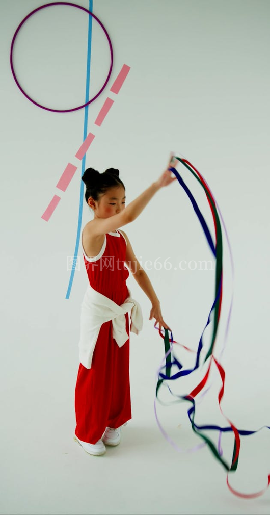 孩童房中嬉戏乐