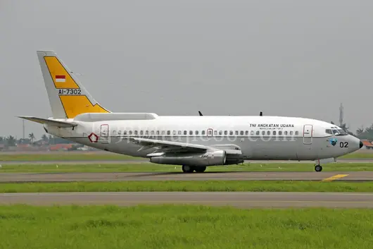 印尼空军波音737机场滑行