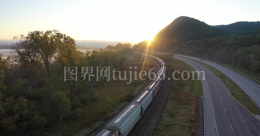乡村日出列车风景之旅