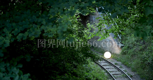 森林铁路轨道美景视频
