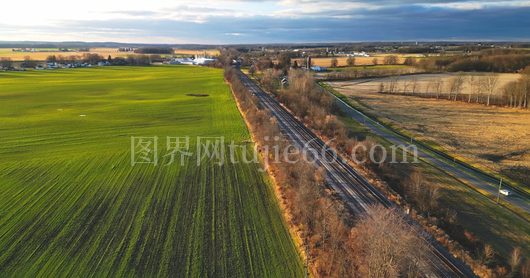 铁轨望城镇景致