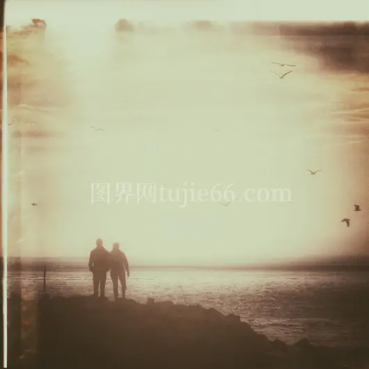 黄昏海边浪漫情侣复古照