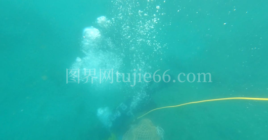 潜水员水下探险探秘