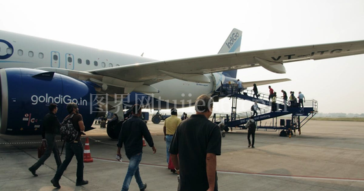 旅客登机瞬间捕捉