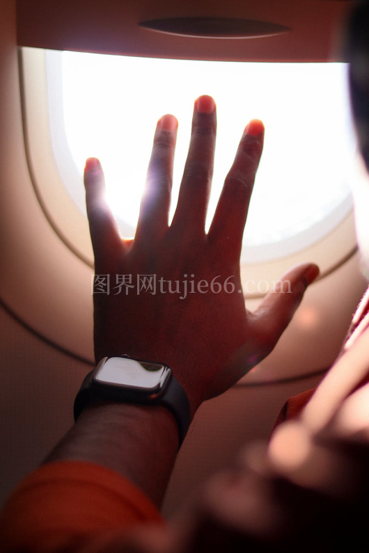 旅客飞机窗捕捉阳光探索瞬间