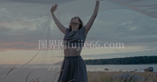 布后舞影女性独舞之美
