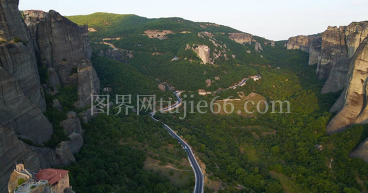 希腊梅特拉山无人机山路视角