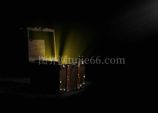 神秘木箱暗室中发光