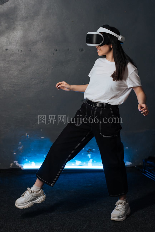 少女VR室内沉浸体验