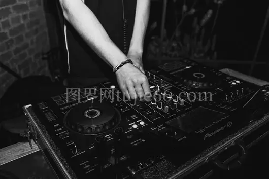 黑白DJ俱乐部调音台夜生活