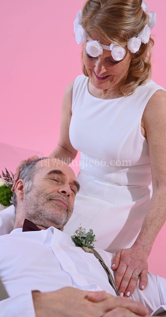 浪漫老年夫妻温馨瞬间