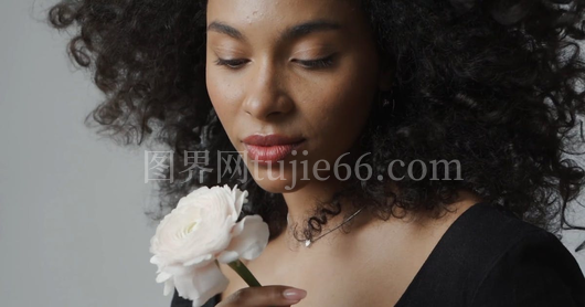 快乐女士花朵特写视频