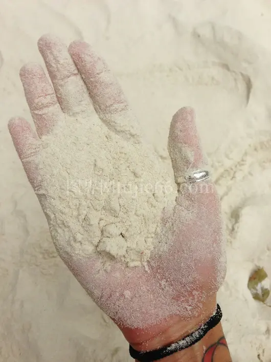 戒指手沙中显意蕴