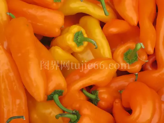 红色黄色辣椒堆叠图