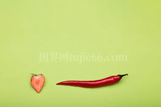 红辣草莓绿背景食品艺术广告佳选