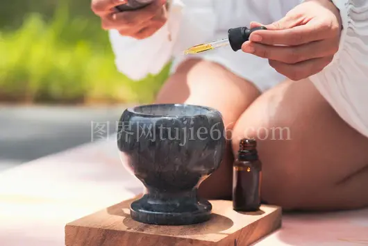 户外精油滴管手拿陶瓷碗