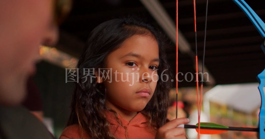 少女射箭初体验